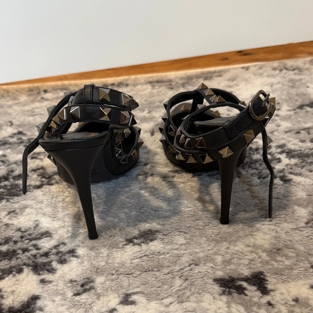 Valentino rock stud black size 6 Heels - Picture 3 of 4